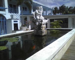 Titan guards water lilies