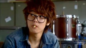 minhyuk eating on Heartstrings