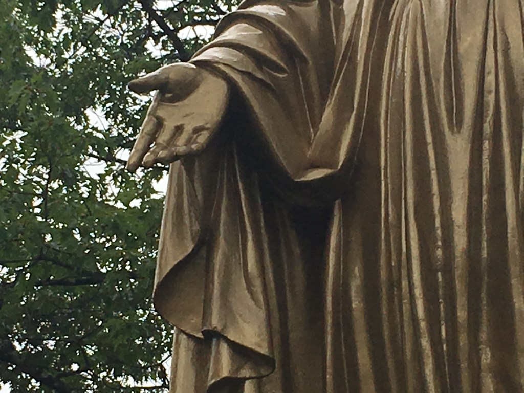 statue right hand
