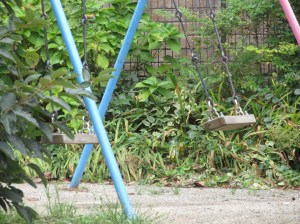 One swing still, one swing moving